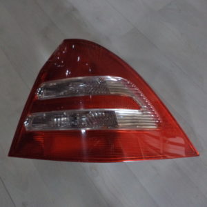Feu arrière droit mercedes classe C W203 réf: 2038200264