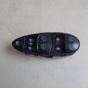 PLATINE DE LÈVE VITRE MERCEDES CLASSE E W211-S211 RÉF: 2118213579