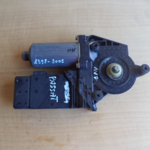 MOTEUR LÈVE VITRE (AV DROIT) PASSAT 3B RÉF: 3B4837752