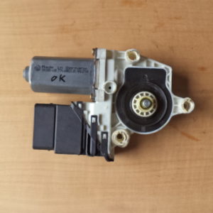 MOTEUR LÈVE VITRE (AR. DROIT) VW GOLF 4 RÉF: 1J4959812A