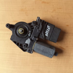 MOTEUR LÈVE VITRE (AR. DROIT) VW PASSAT RÉF: 0130821696