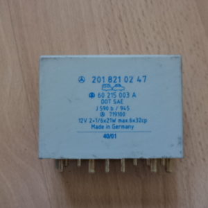 RELAIS DE CENTRALE CLIGNOTANTE MERCEDES W126 W124 W201 W202 RÉF: 2018210247