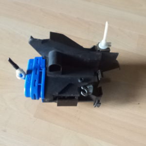 SERRURE DE PORTE ( ARRIÈRE DROIT ) AUDI A3 8L/ A4 B5 / A6 C4 / REF: 8D0839016A