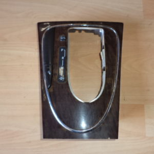 CONSOLE CENTRALE LEVIER DE VITESSE EN BOIS MERCEDES CLASSE E W211 B- AUTOMATIQUE REF: 2116802236