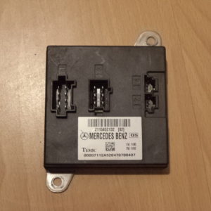 BOITIER / MODULE TEMIC ( avant droite ) POUR MERCEDES CLASSE E W211 REF: 2115452132
