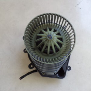 PULSEUR / VENTILATEUR DE CHAUFFAGE AUDI A4 B5 / VW PASSAT 3B REF: 740221233F
