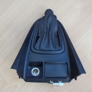 CONSOLE CENTRAL POUR HYUNDAI MATRIX REF: 8465117000