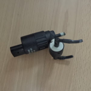 POMPE LAVE GLACE AVANT POUR VW POLO (9N) / SKODA FABIA / AUDI REF: 1J6955651