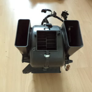 MOTEUR / VENTILATEUR DE CHAUFFAGE ARRIÈRE D'ORIGINE ML W163 REF: 1638300308