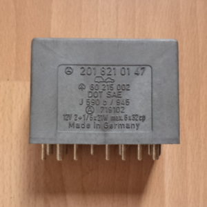 RELAIS DE CENTRALE CLIGNOTANTE MERCEDES W201 – (190) / W124  / W126 / W202 REF: 2018210147