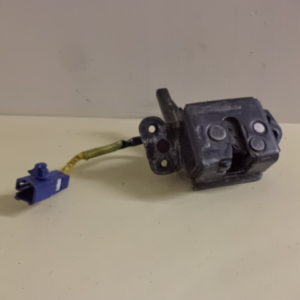 SERRURE / VERROUILLAGE DE COFFRE ARRIÈRE D’ORIGINE TOYOTA YARIS II