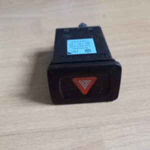 Bouton de Warning Vw Golf 4 / Bora ref: 1J0953235