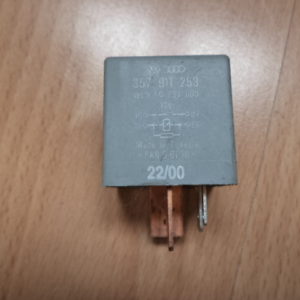RELAIS (109) POUR VW / SKODA / AUDI REF: 357911253 / 357 911 253