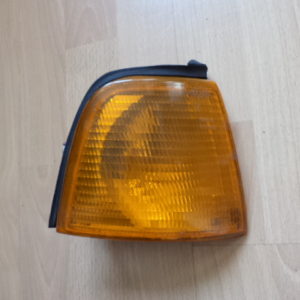 CLIGNOTANT AVANT DROIT D'ORIGINE AUDI 80 REF: 893953050 / 893 953 050