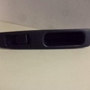 COMMANDE / BOUTON LÈVE VITRE ARRIERE DROITE D’ORIGINE NISSAN QASHQAI