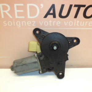 MOTEUR LÈVE VITRE AVANT GAUCHE D’ORIGINE MERCEDES VIANO / VITO W639 REF: BOSCH 0130821941 / 0 130 821 941
