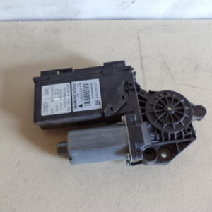 MOTEUR LÈVE VITRE (ARRIÈRE DROIT) D’ORIGINE AUDI A4 (B6 – B7) REF: 8E0959802E