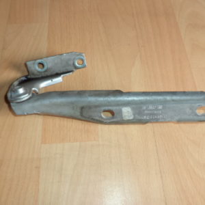 Charnière capot coté gauche AUDI A6 REF: 4B0823301D