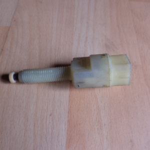contacteur de frein Audi Seat Skoda VW ref: 4A0945515A