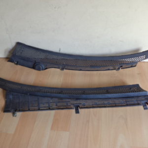 GRILLE DE PARE BRISE POUR MERCEDES CLASSE C W202 REF: 2028310158 / 202 831 02 58