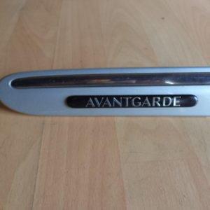 BAGUETTE D’AILE AVANT GAUCHE D’ORIGINE MERCEDES CLASSE C W203 FINITION AVANTGARDE  REF: 2036904762