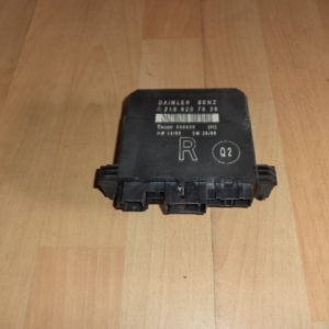MODULE DE PORTE AVANT DROIT D'ORIGINE MERCEDES C W202 / E W210 REF: 2108207826