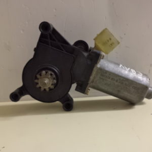 MOTEUR LÈVE VITRE (AVANT DROIT) POUR MERCEDES CLASSE C W202 / E W210 REF: 0130821709