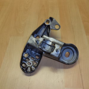 support moteur gauche d'origine Audi A4 B5 ref: 8d0199351