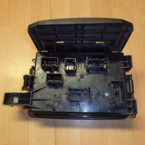 BOITE A FUSIBLES D’ORIGINE CHRYSLER 300 C REF: P04692170AH