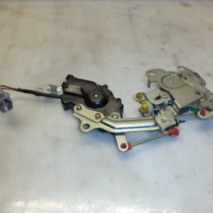 SERRURE DE PORTE COULISSANT (COTE DROIT) D’ORIGINE TOYOTA HIACE 4