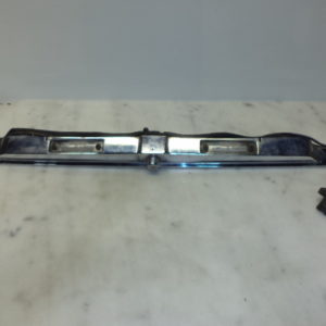 BAGUETTE (CHROME) LAMPE POIGNÉE DE COFFRE / HAYON D'ORIGINE MERCEDES CLASSE S W116 REF: 1166901980 / 116 690 19 80