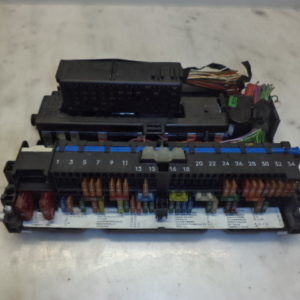 BOITE A FUSIBLES D'ORIGINE BMW SÉRIE 3 E46 320D 136CV BERLINE REF: 8364540