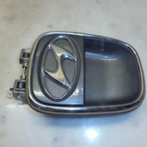 POIGNÉE D'OUVERTURE PORTE DE COFFRE ARRIÈRE HYUNDAI i10 REF: 1817200X020