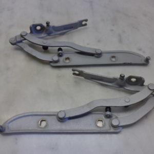 Charnières de hayon / coffre gauche et droit d'origine BMW 3 E46 320D REF: 8220073 / 8220074