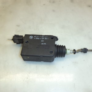 SERVOMOTEUR OUVERTURE TRAPPE A CARBURANT D'ORIGINE BMW 3 E36 REF: 1387610