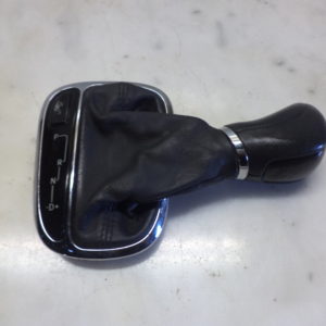 POMMEAU DE VITESSE AUTOMATIQUE EN CUIR D’ORIGINE MERCEDES CLASSE C W203 Ou CLK W209 (AVANTGARDE) REF: 2032674210 / A2032674210