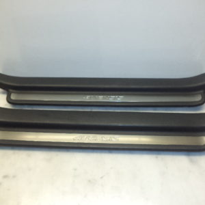 Seuil De Porte Avant Droit Et Gauche D’origine TOYOTA AVENSIS Réf: 6791305040 / 6791405040
