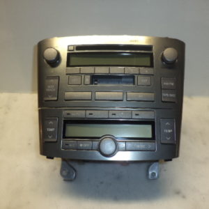 AUTORADIO AVEC COMMANDE DE CHAUFFAGE ET CLIM D'ORIGINE TOYOTA AVENSIS PHASE 2 (T250) 2L D-4D REF: 5590205050