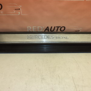 SEUIL DE PORTE AVANT DROITE ( NOIR ) D’ORIGINE MERCEDES CLASSE S W140 REF: 1406800535 / 140 680 05 35