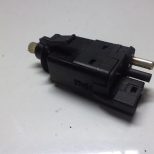 INTERRUPTEUR / CONTACTEUR DE STOP D'ORIGINE MERCEDES  W124 W210 R170 W208 R129 Sl W638 W201 W140 W463 REF: 0015450109