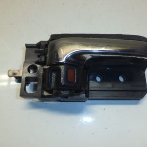 POIGNÉE DE PORTE AVANT DROITE OU ARRIÈRE DROITE TOYOTA AVENSIS T25 REF: 50594A1
