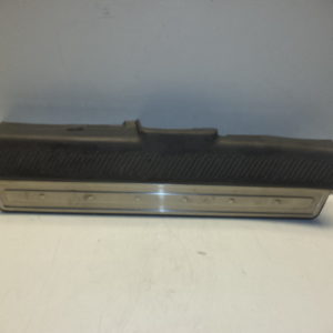 SEUIL DE PORTE AVANT GAUCHE ( GRIS ) D’ORIGINE HYUNDAI SANTA FE PHASE 1 REF: 8587126010