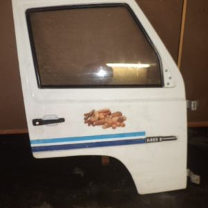 PORTE AVANT DROIT ( NU ) POUR MERCEDES MB100 W631