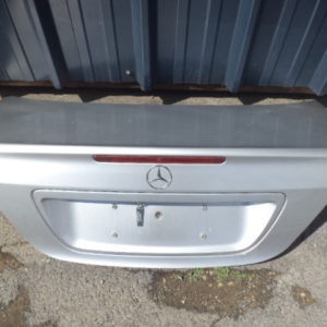 MALLE / COFFRE / HAYON ARRIÈRE COMPLET (avec clé) D'ORIGINE MERCEDES CLASSE C W203 BERLIN