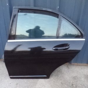 PORTE ARRIERE GAUCHE NOIR ( VIDE ) POUR MERCEDES CLASSE C W204 ( AVANTGARDE – BERLINE )