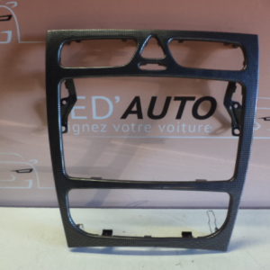 CONSOLE CENTRALE EN ( CARBONE ) D’ORIGINE MERCEDES CLASSE C W203 / CL203 REF: 2036809039 / 203 680 90 39