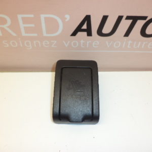 Couvre-clip d'attache pour siège enfant Mercedes classe C W204 REF: A2046800136 / 204 680 01 36