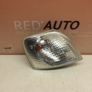 FEU CLIGNOTANT BLANC AVANT DROIT VW PASSAT 3B REF: 3B0953050 / 3B0 953 050