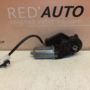 Moteur Siège Avant Droit d'origine Mercedes classe C W204 réf: 0390203367 / 0390 203 367