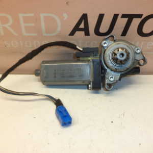Moteur réglage du siège avant gauche d'origine Mercedes classe C W204 réf: 0390203001